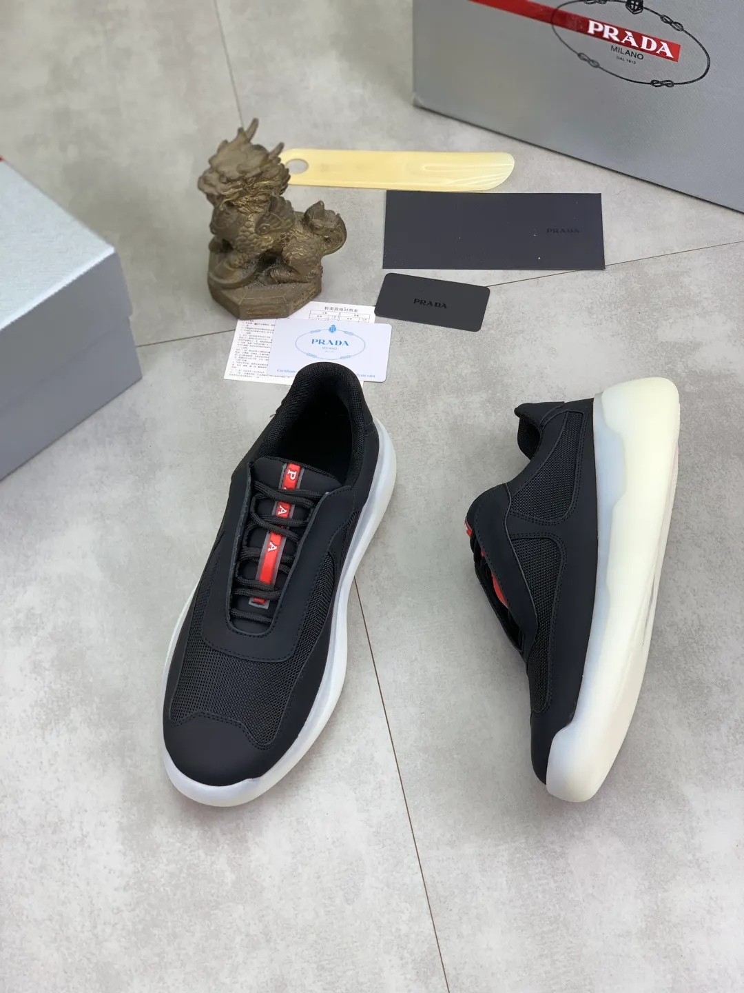 Men's shoes 💰P620 new (higher version) new PRADA (Prada) classic models are on the market at the same time, new men's shoes, 😘fabrics are selected from original imported calfskin. First layer of imported cowhide lining. The original version is awesome! 👍🏿Original open-molded non-slip PU outsole, with exquisite lines, simple and elegant, super comfortable and classy on foot, suitable for leisure travel. Code number: 38-45 (46 customized) 3️⃣ colors available